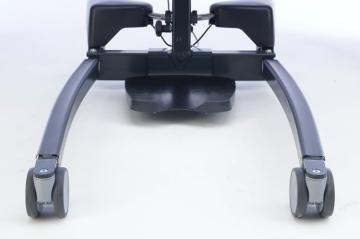 HIGH000307_isa-curved-legs Пациентски подемник за изправяне Invacare ISA COMPACT – до 140 кг